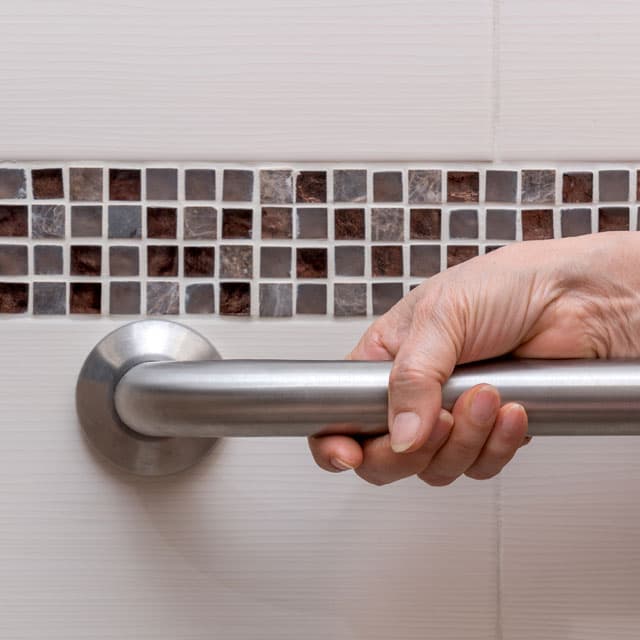 Ayudas en el baño para personas mayores