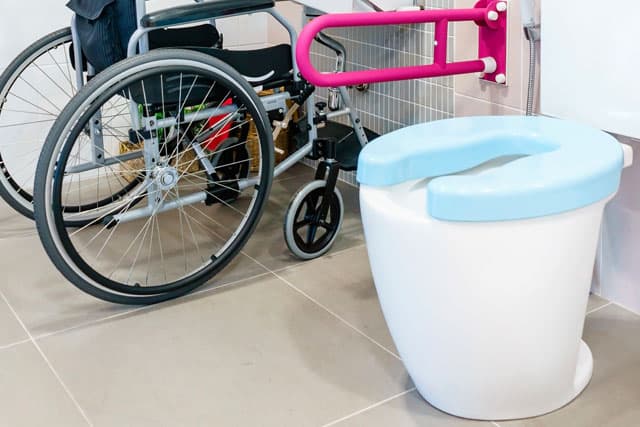 Elevadores WC en Santiago y Ribeira